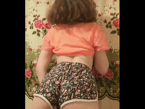 ❤️ سيڪسي نوجوان بيبي پنهنجي شارٽس کي ڪئميرا تي هٽائيندي ️❌  ❤